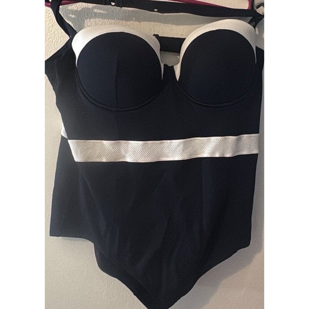 TORRID!Push Up Swimsuit Black White Textured Size 3 Plus Beach Pool Vacation 3X - Picture 2 of 12